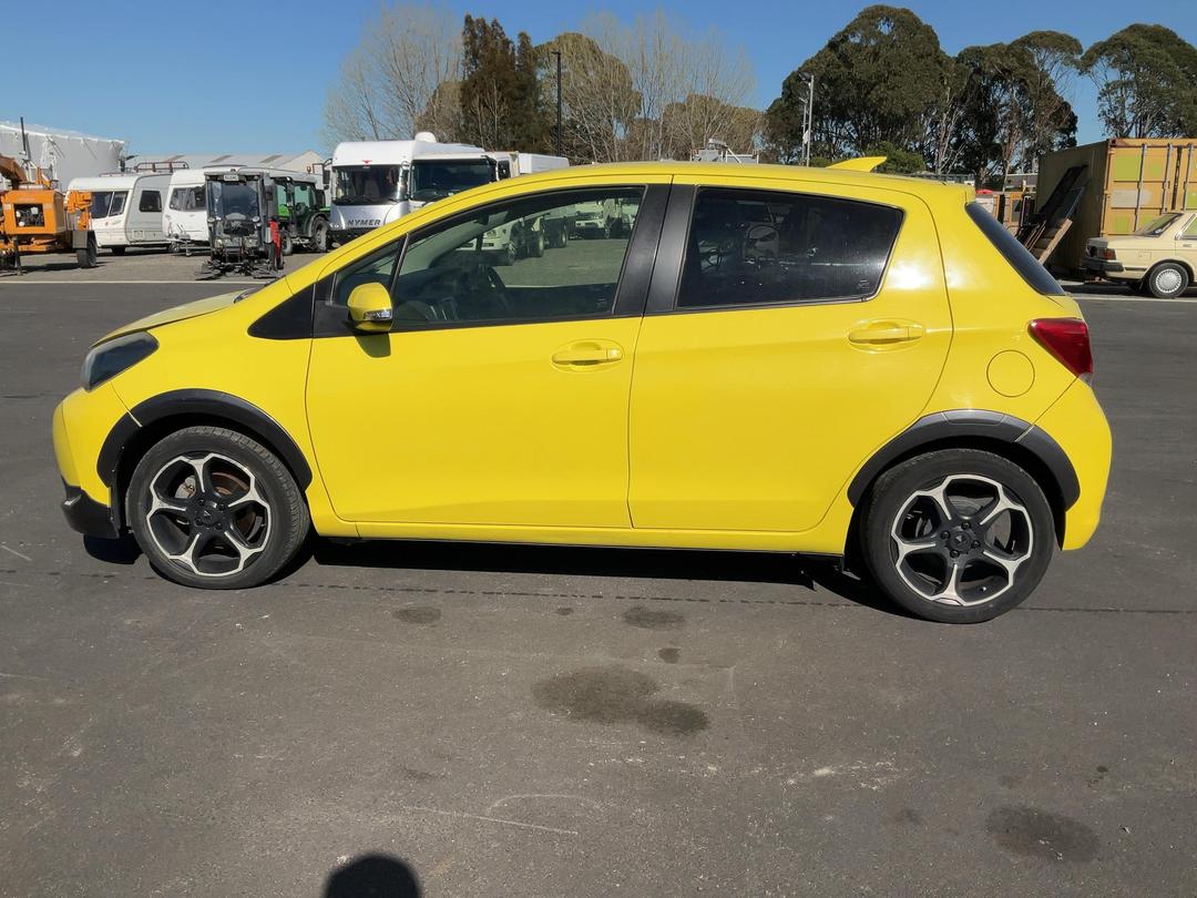 Photo '5' of Toyota Vitz Photo '5' of Toyota Vitz