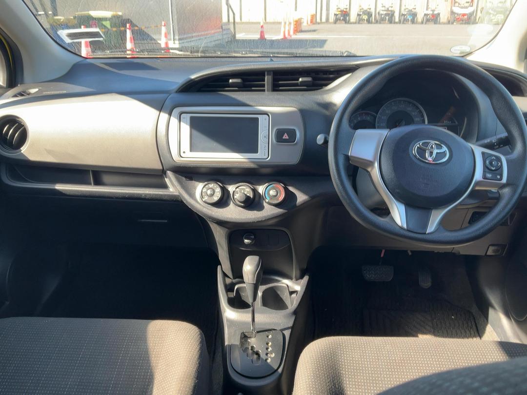 Photo '10' of Toyota Vitz Photo '10' of Toyota Vitz