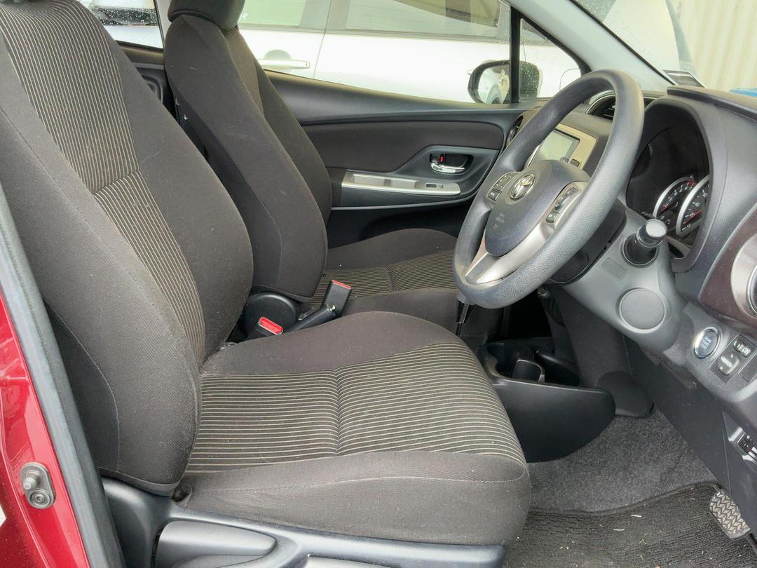 Photo '8' of Toyota Vitz