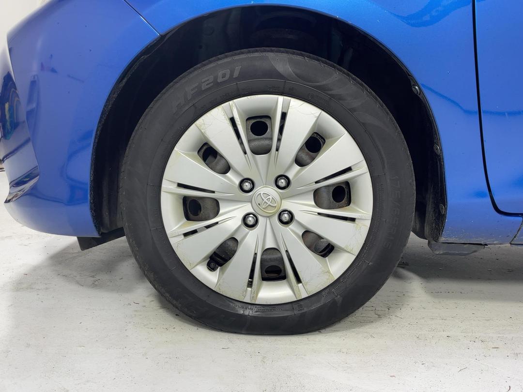 Photo '10' of Toyota Vitz