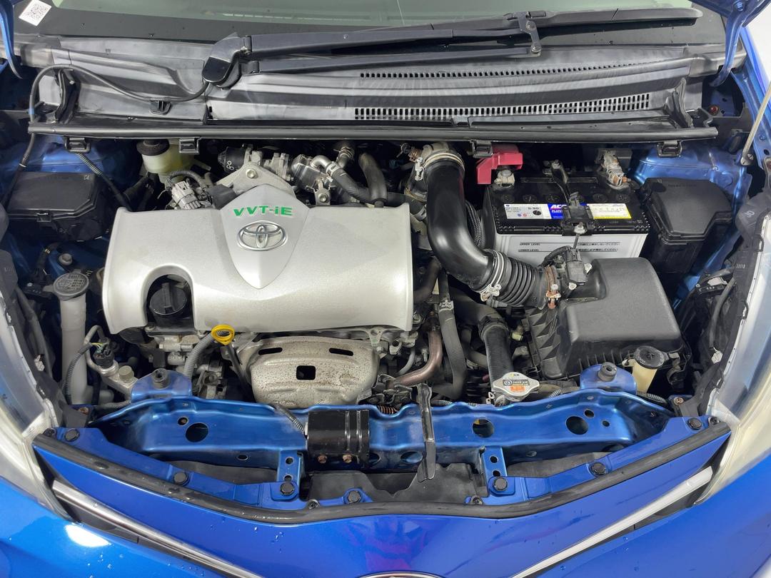 Photo '13' of Toyota Vitz