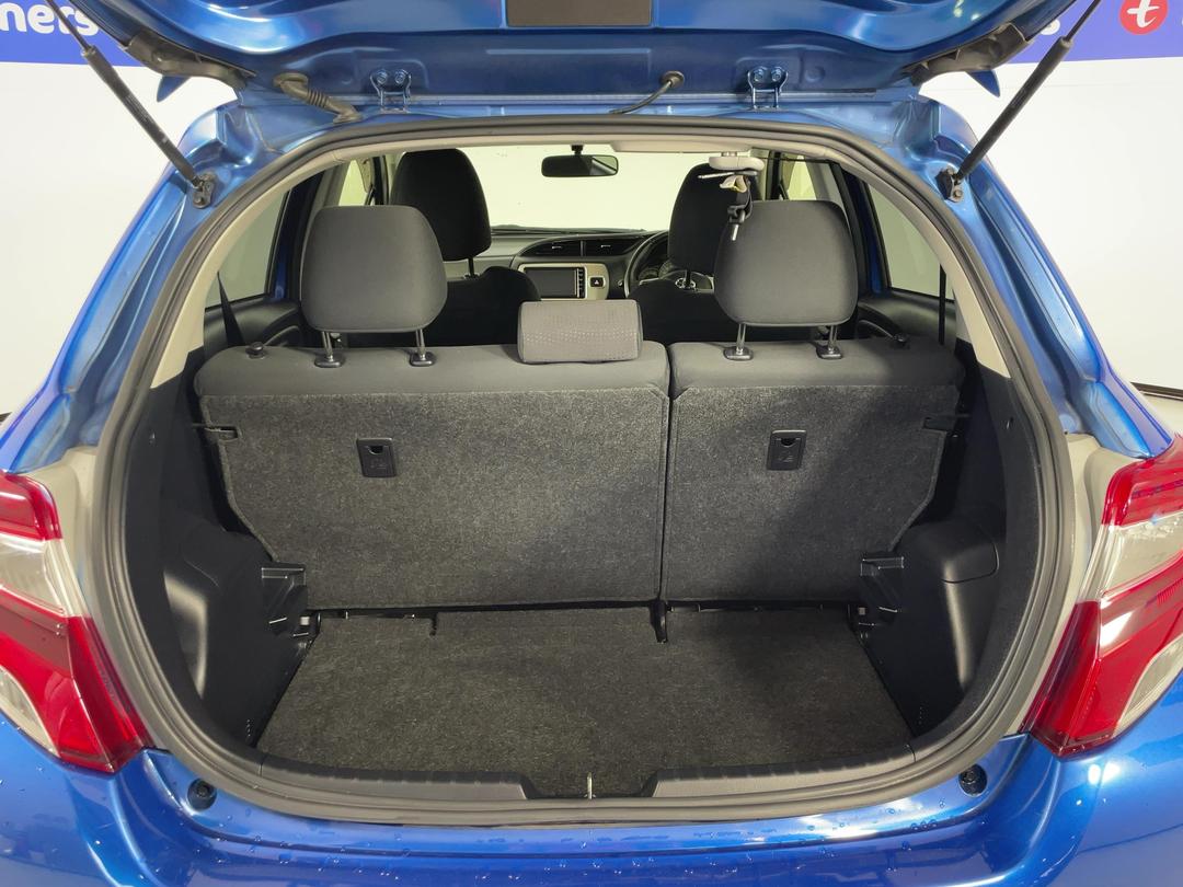 Photo '14' of Toyota Vitz