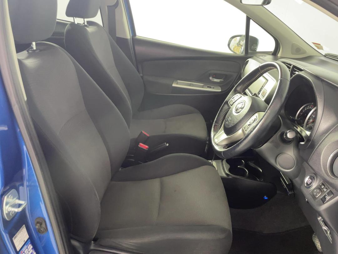 Photo '16' of Toyota Vitz