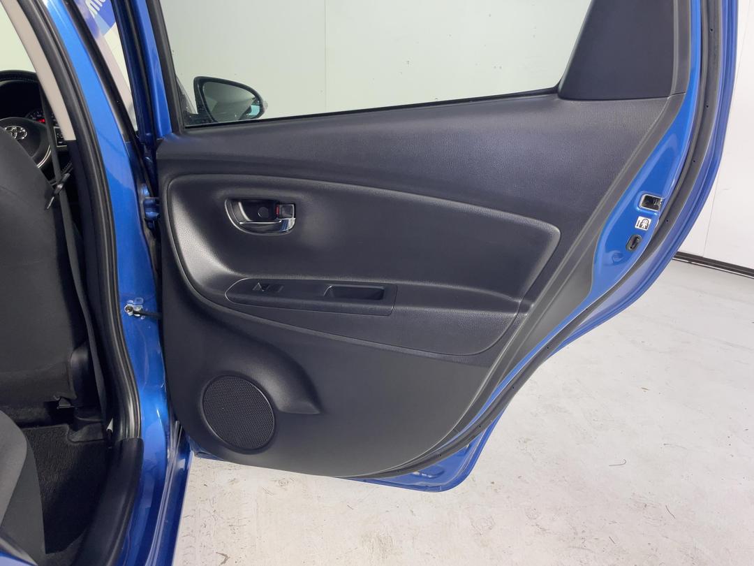Photo '19' of Toyota Vitz