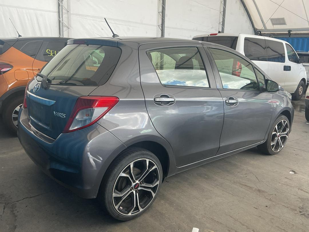 Photo '6' of Toyota Yaris