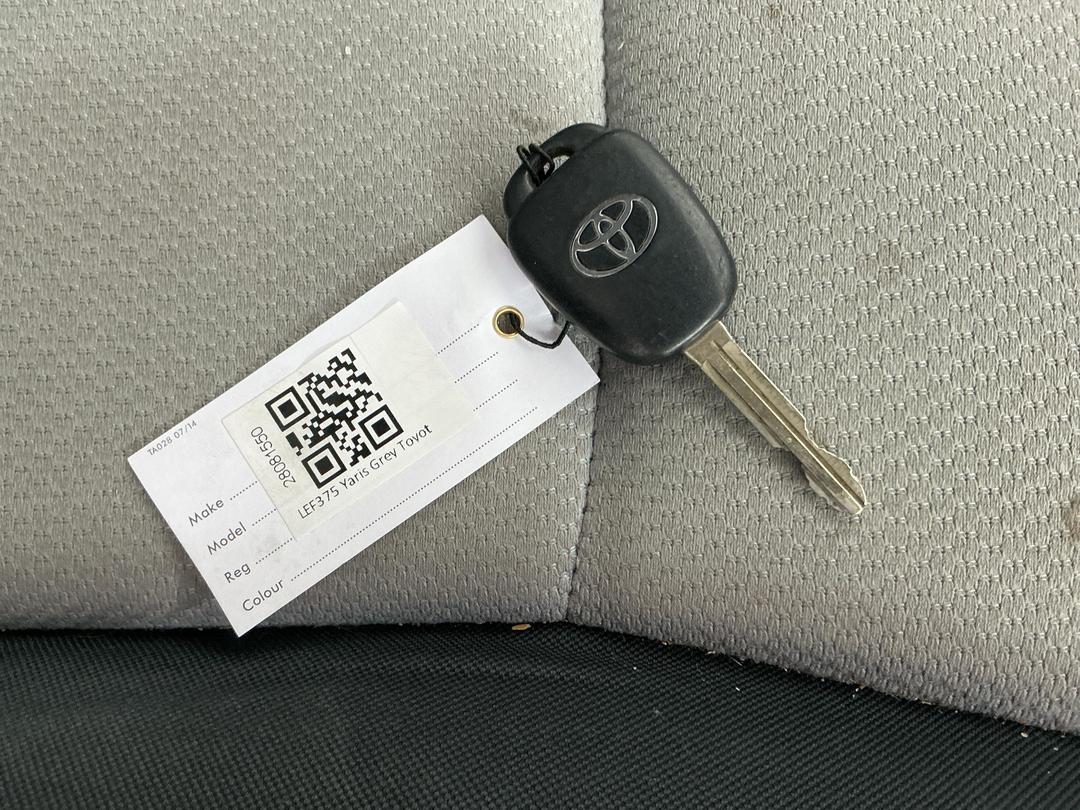 Photo '14' of Toyota Yaris