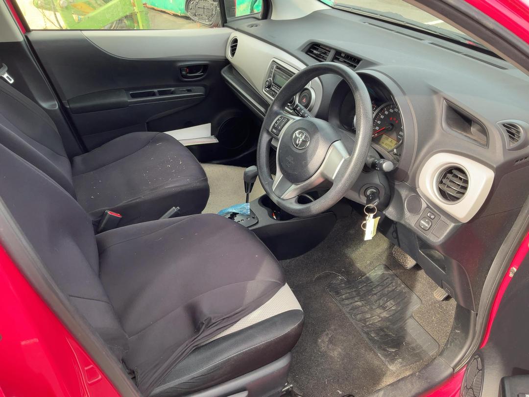 Photo '14' of Toyota Yaris YR