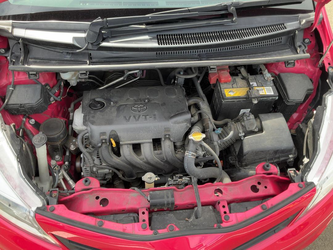 Photo '17' of Toyota Yaris YR