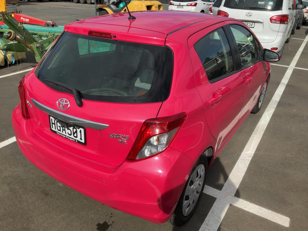 Photo '3' of Toyota Yaris YR