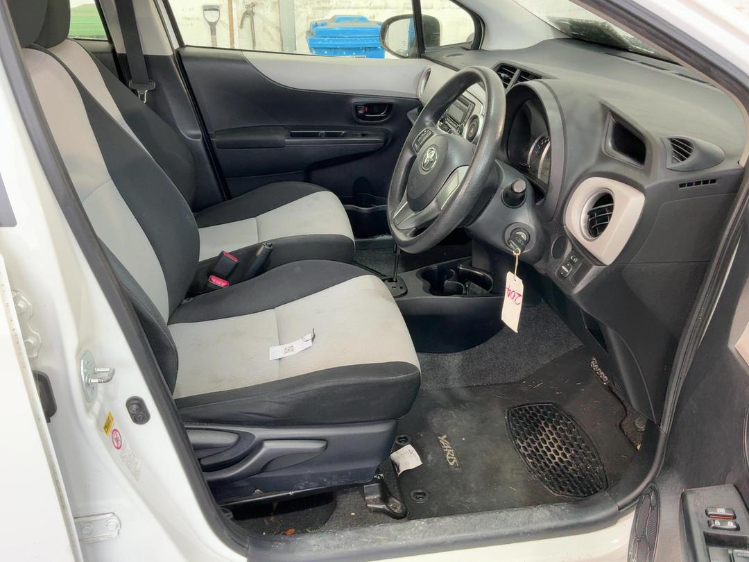Photo '17' of Toyota Yaris YR Photo '17' of Toyota Yaris YR