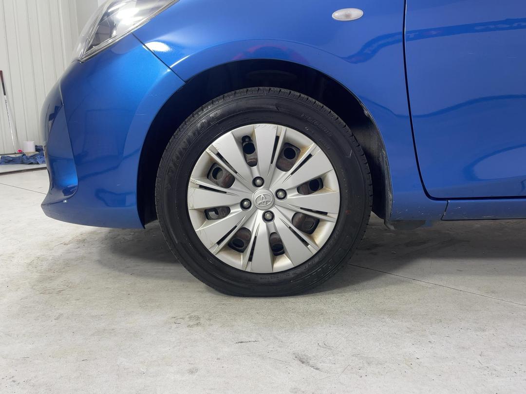 Photo '10' of Toyota Yaris