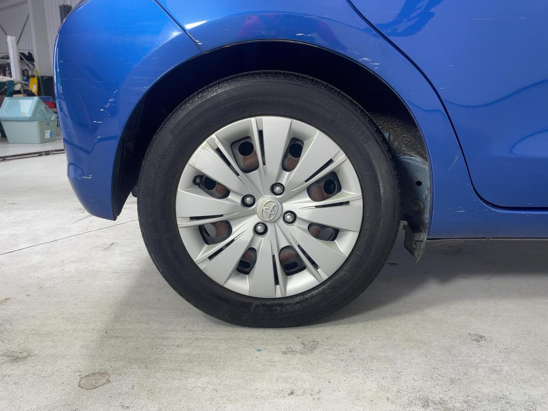 Photo '12' of Toyota Yaris