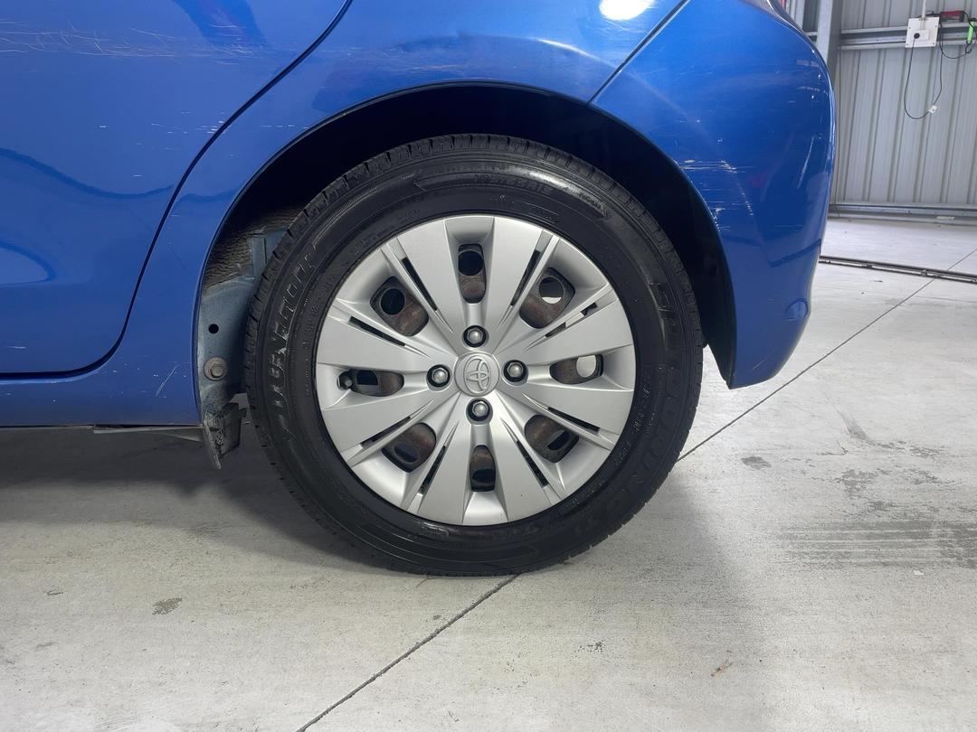 Photo '11' of Toyota Yaris