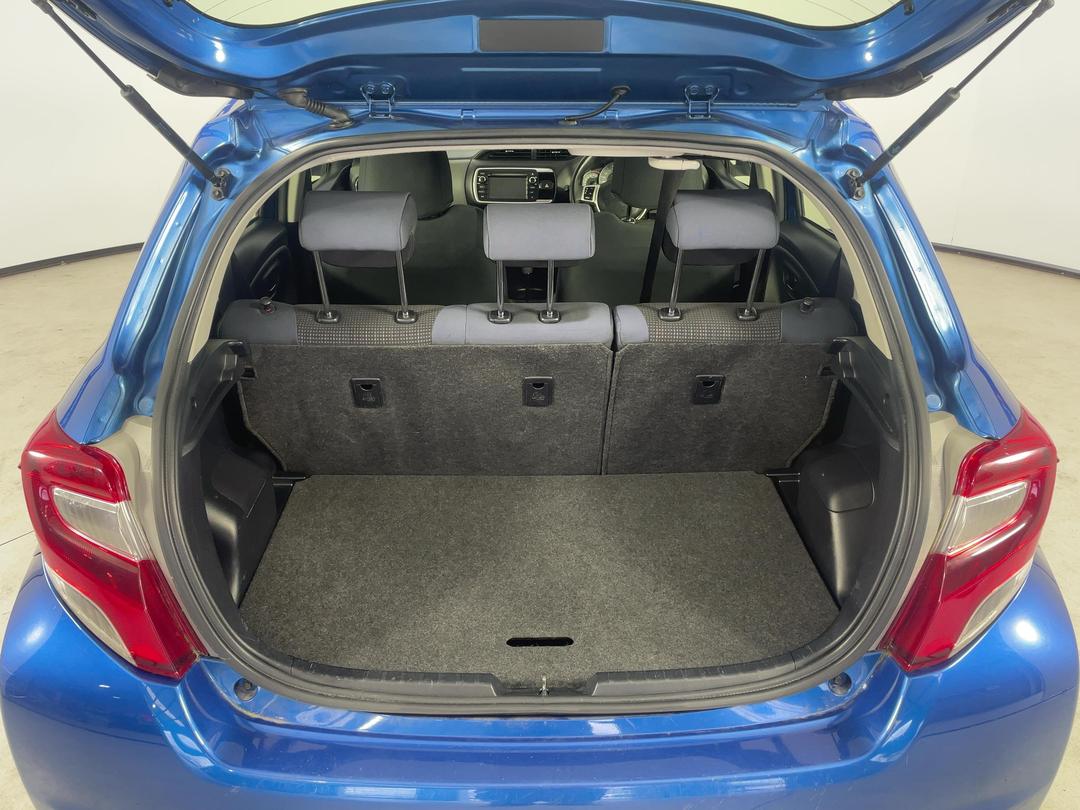 Photo '14' of Toyota Yaris