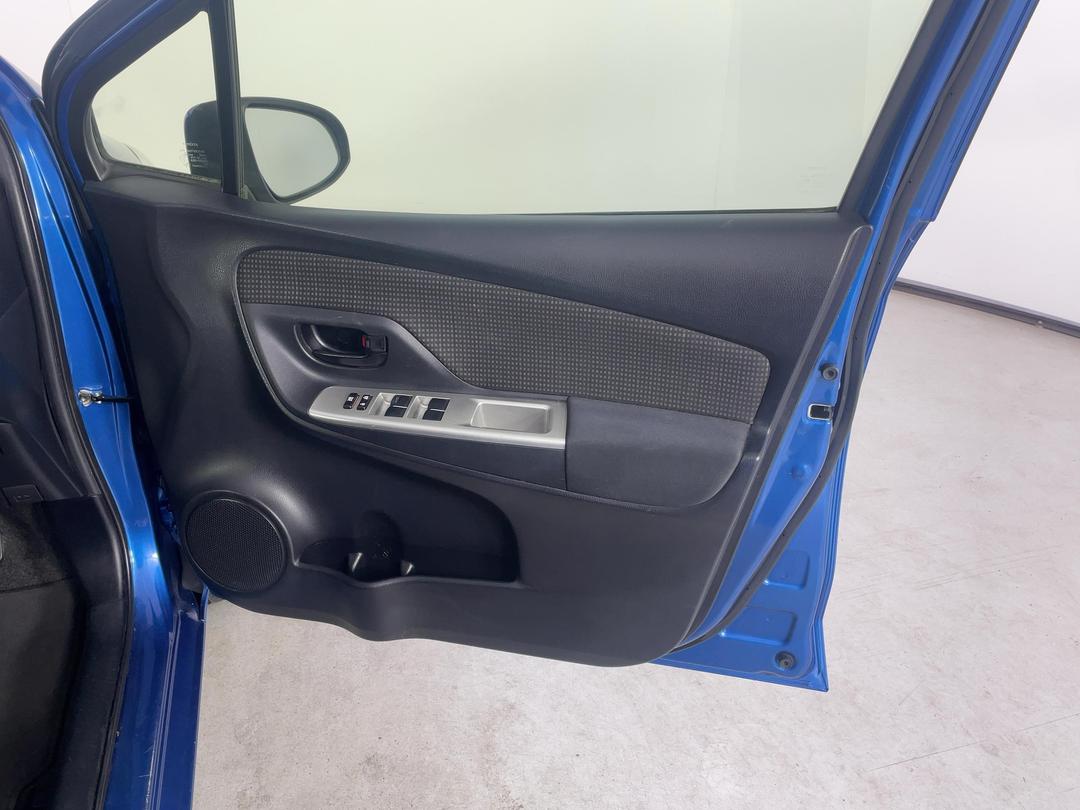 Photo '15' of Toyota Yaris