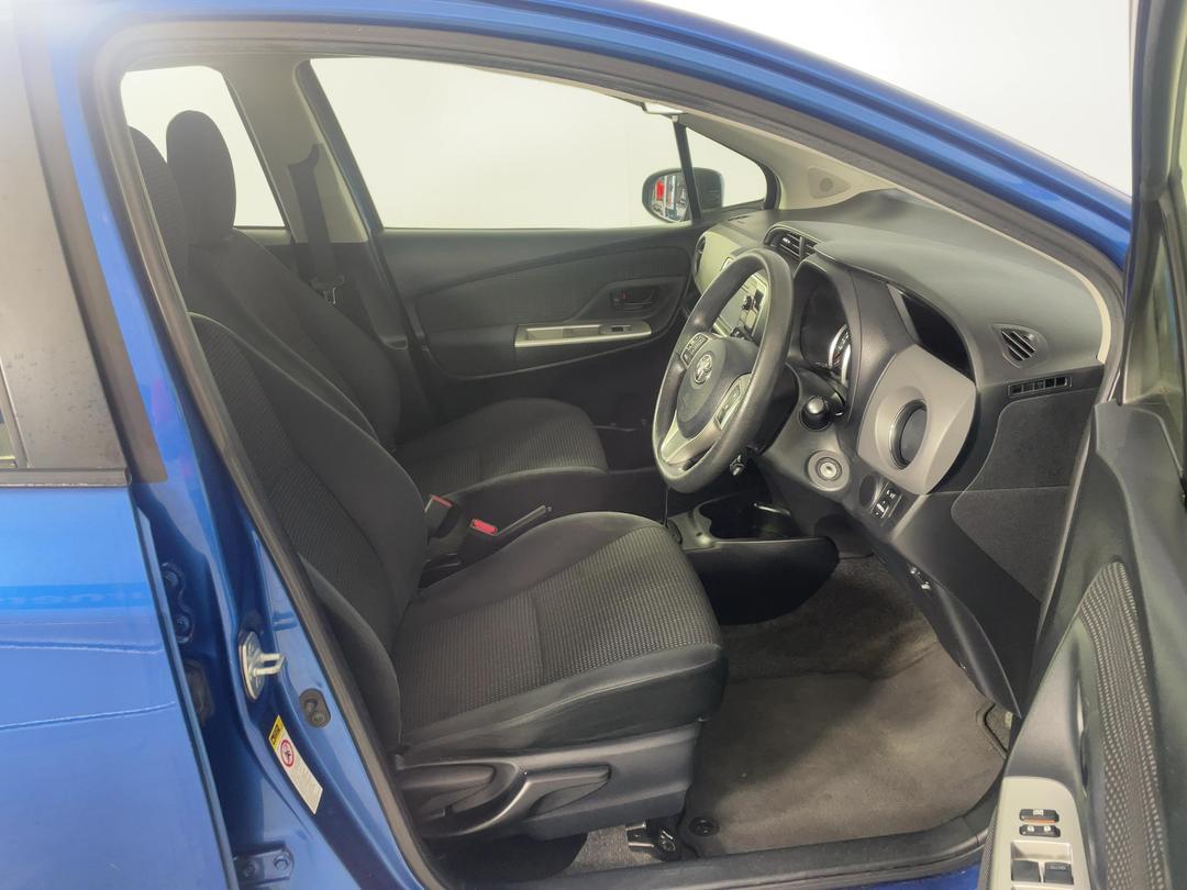 Photo '16' of Toyota Yaris
