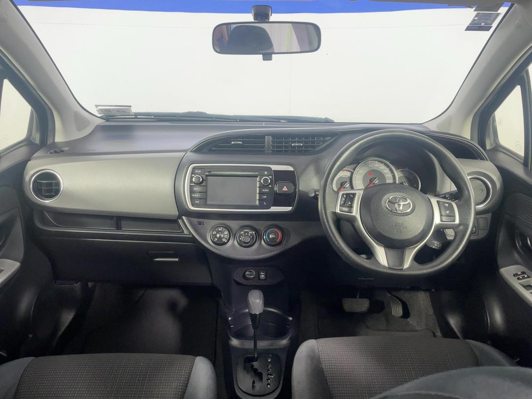 Photo '17' of Toyota Yaris