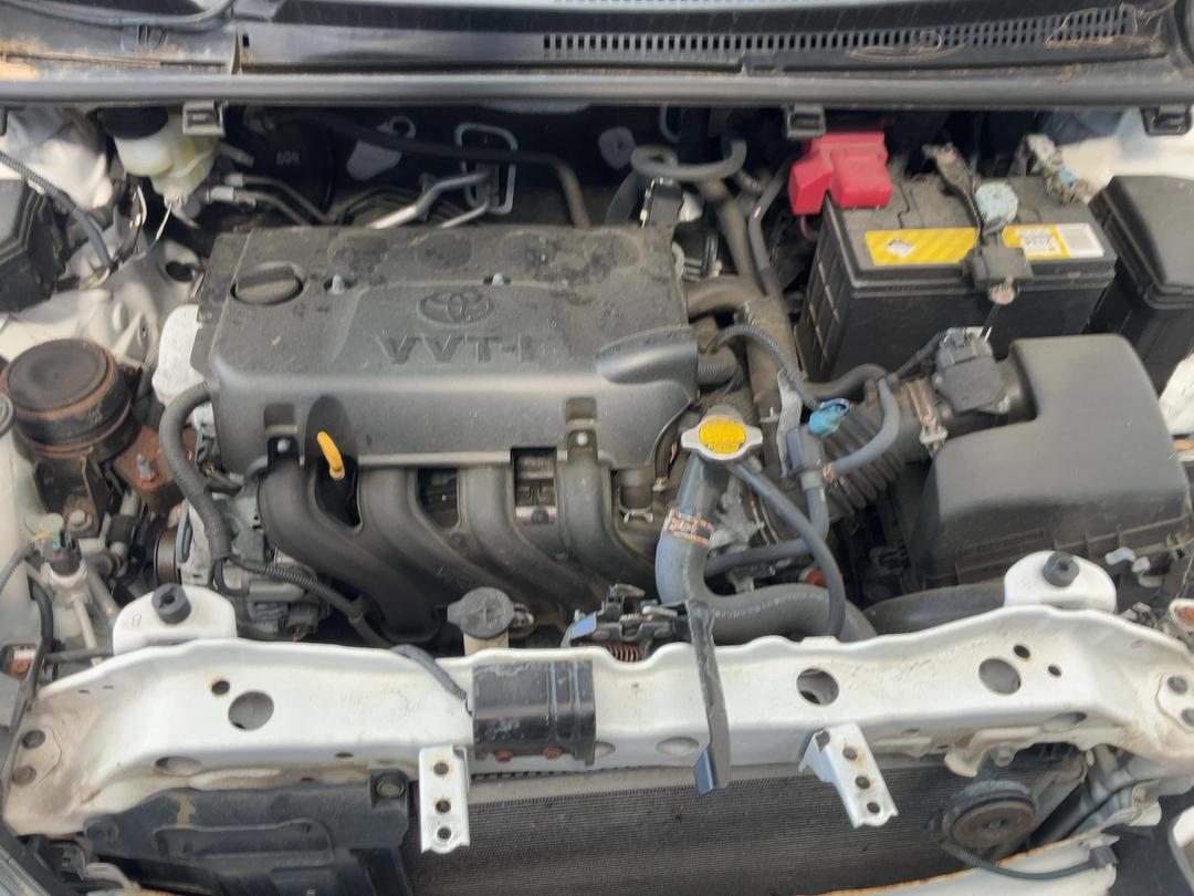 Photo '13' of Toyota Yaris YR