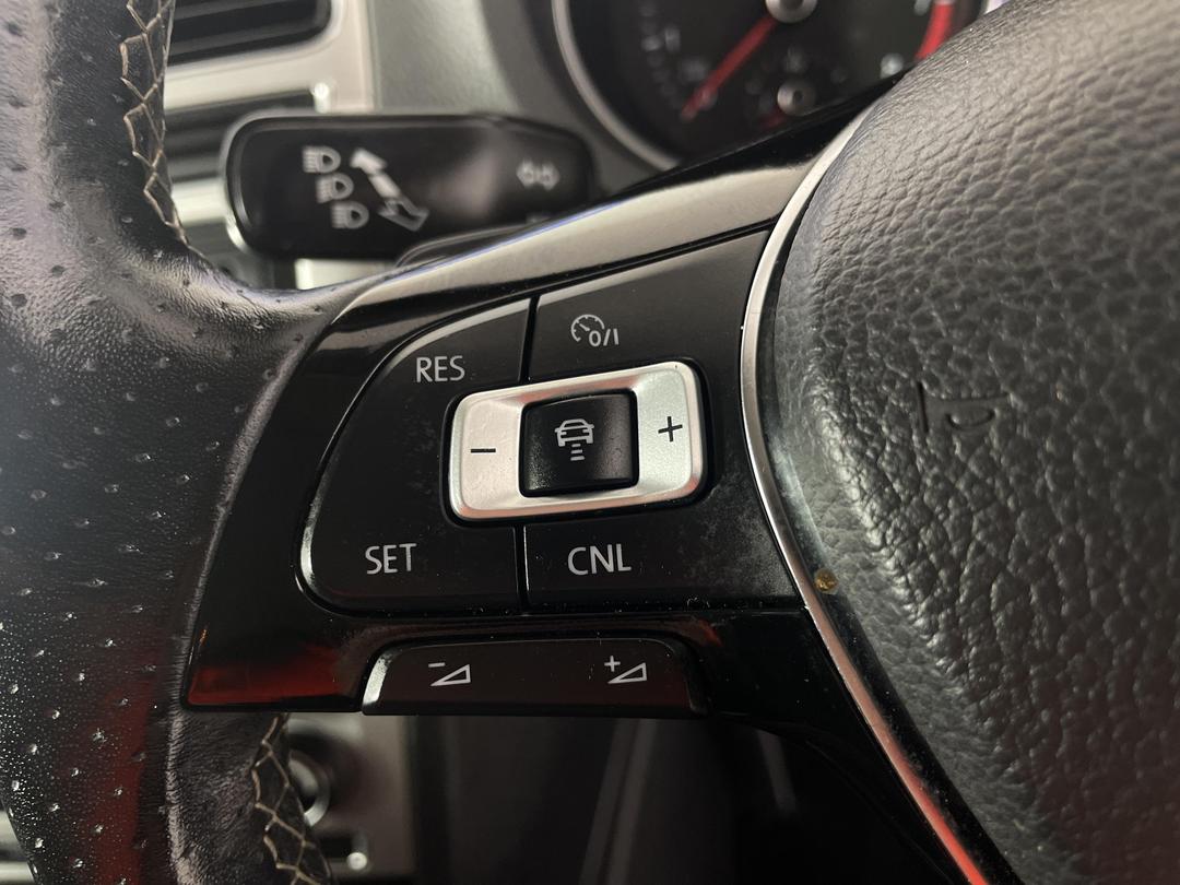 Photo '24' of Volkswagen Cross Polo