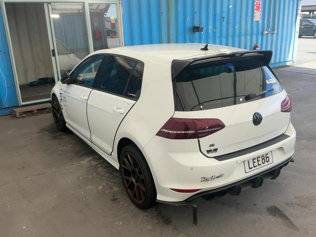 Photo '3' of Volkswagen Golf R (DSG) Photo '3' of Volkswagen Golf R (DSG)