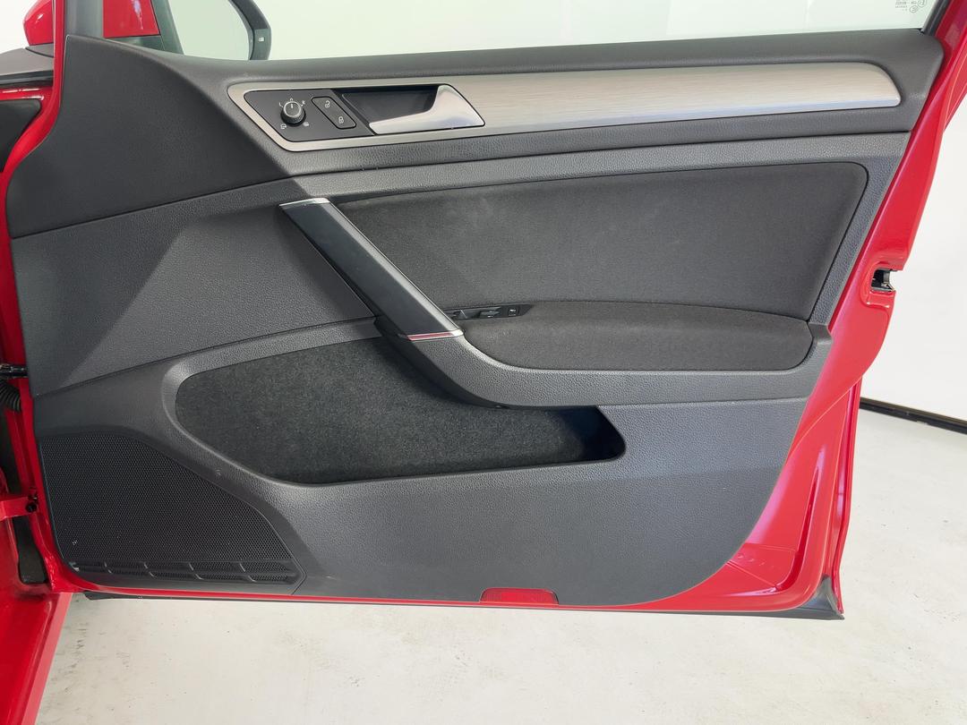 Photo '15' of Volkswagen Golf