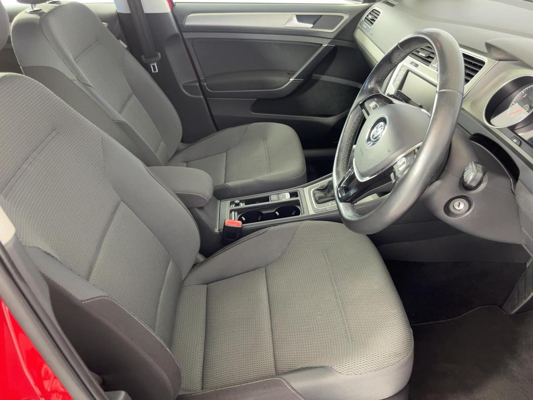 Photo '16' of Volkswagen Golf