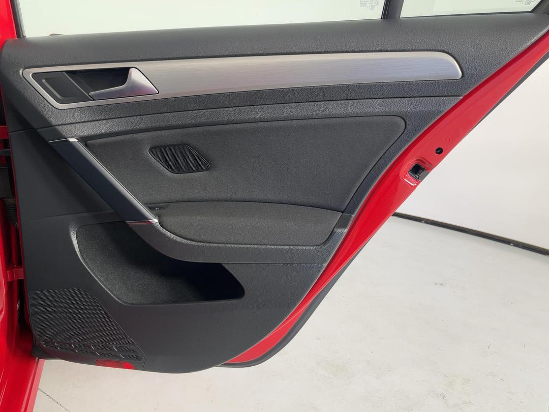 Photo '19' of Volkswagen Golf
