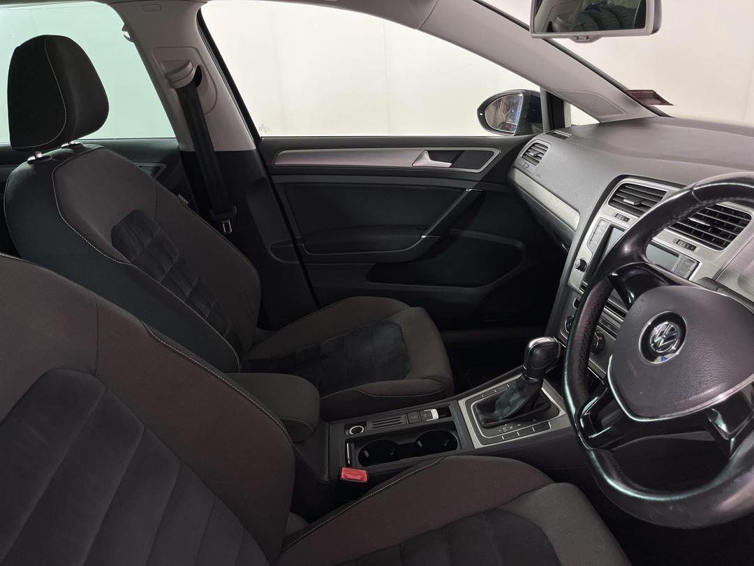 Photo '16' of Volkswagen Golf