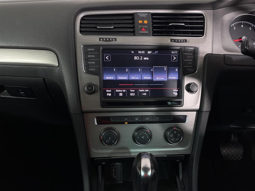 Photo '18' of Volkswagen Golf