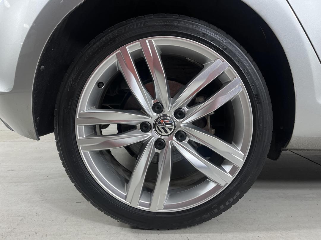 Photo '12' of Volkswagen Golf