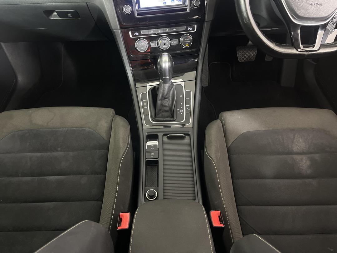 Photo '23' of Volkswagen Golf