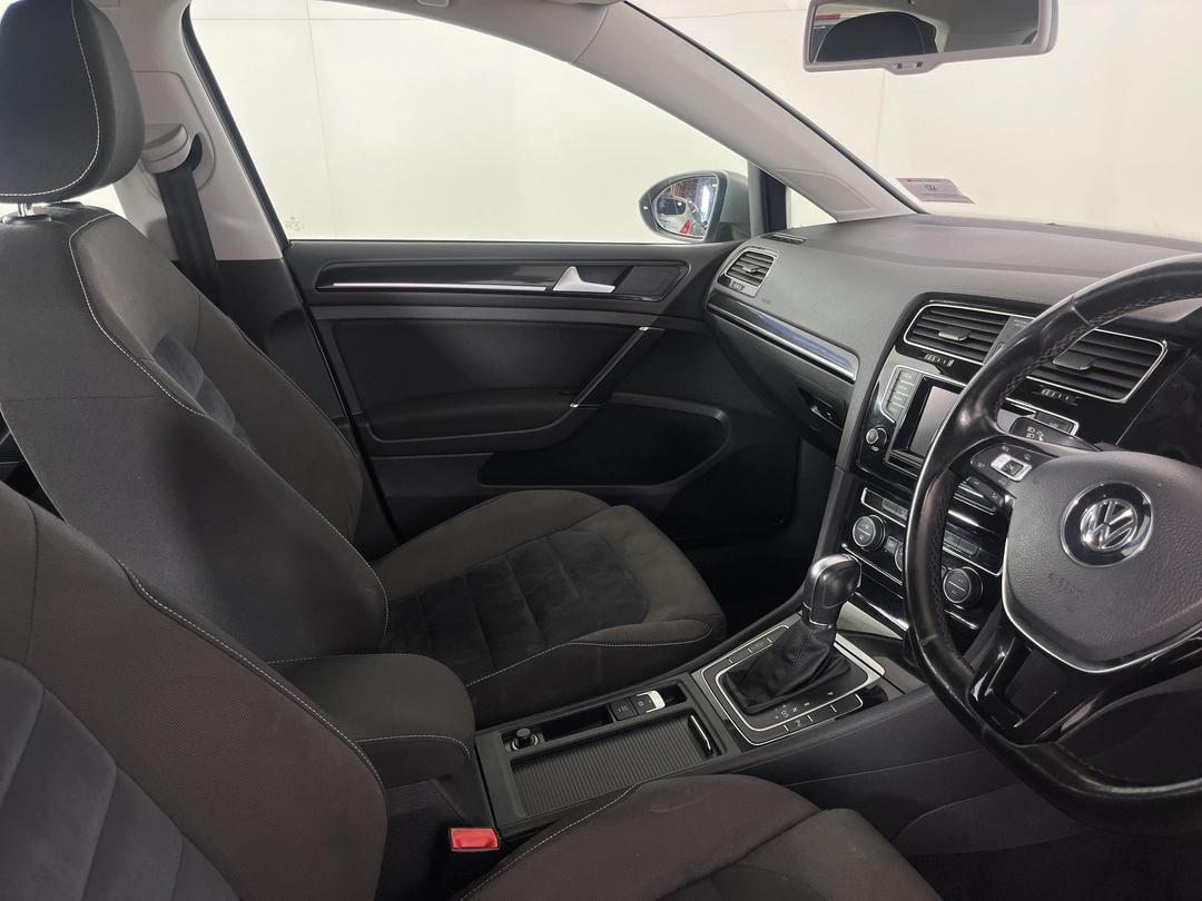 Photo '16' of Volkswagen Golf