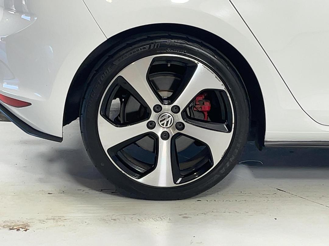 Photo '12' of Volkswagen Golf