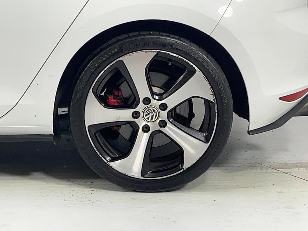 Photo '11' of Volkswagen Golf