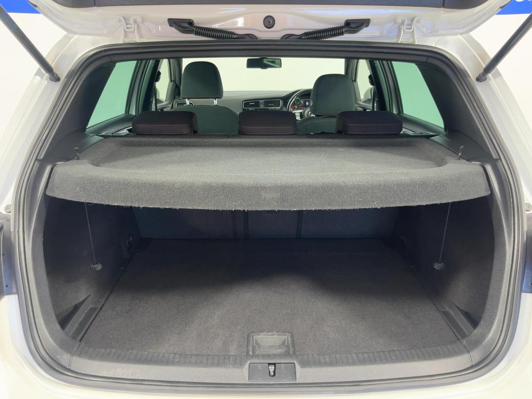 Photo '14' of Volkswagen Golf