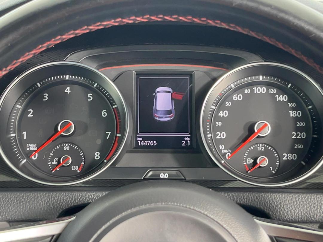 Photo '21' of Volkswagen Golf