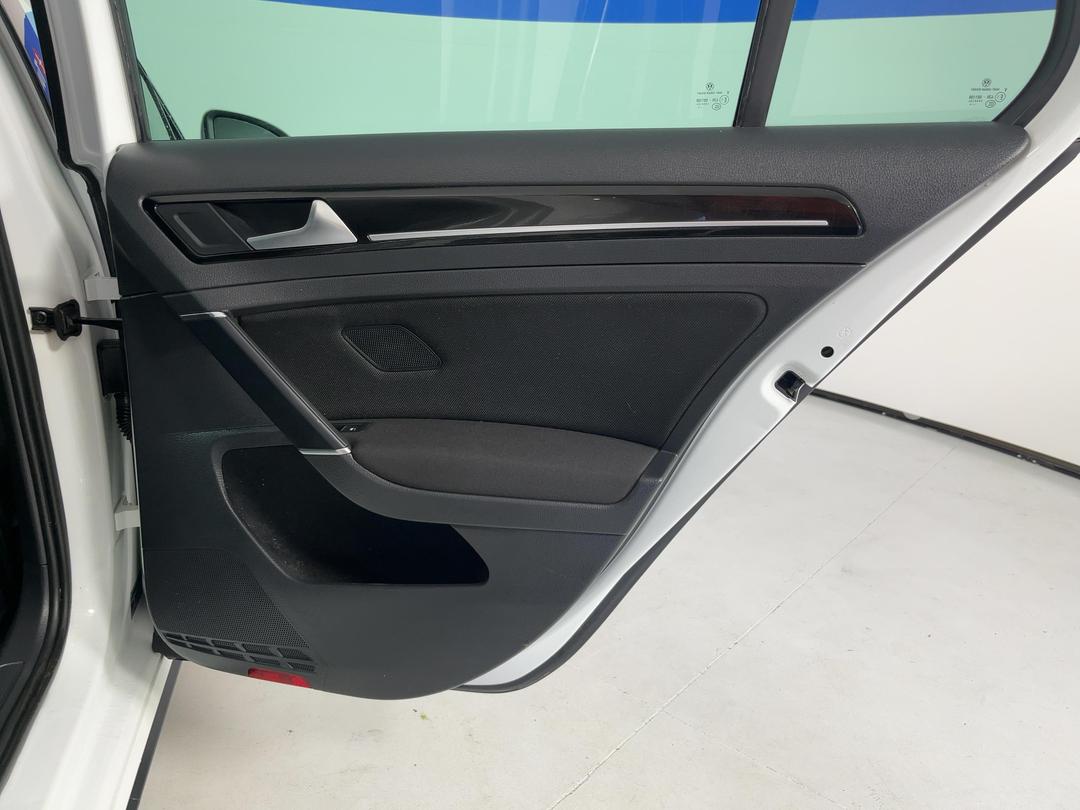 Photo '19' of Volkswagen Golf