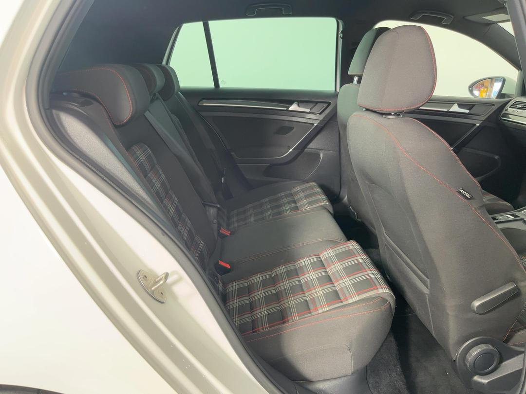 Photo '20' of Volkswagen Golf