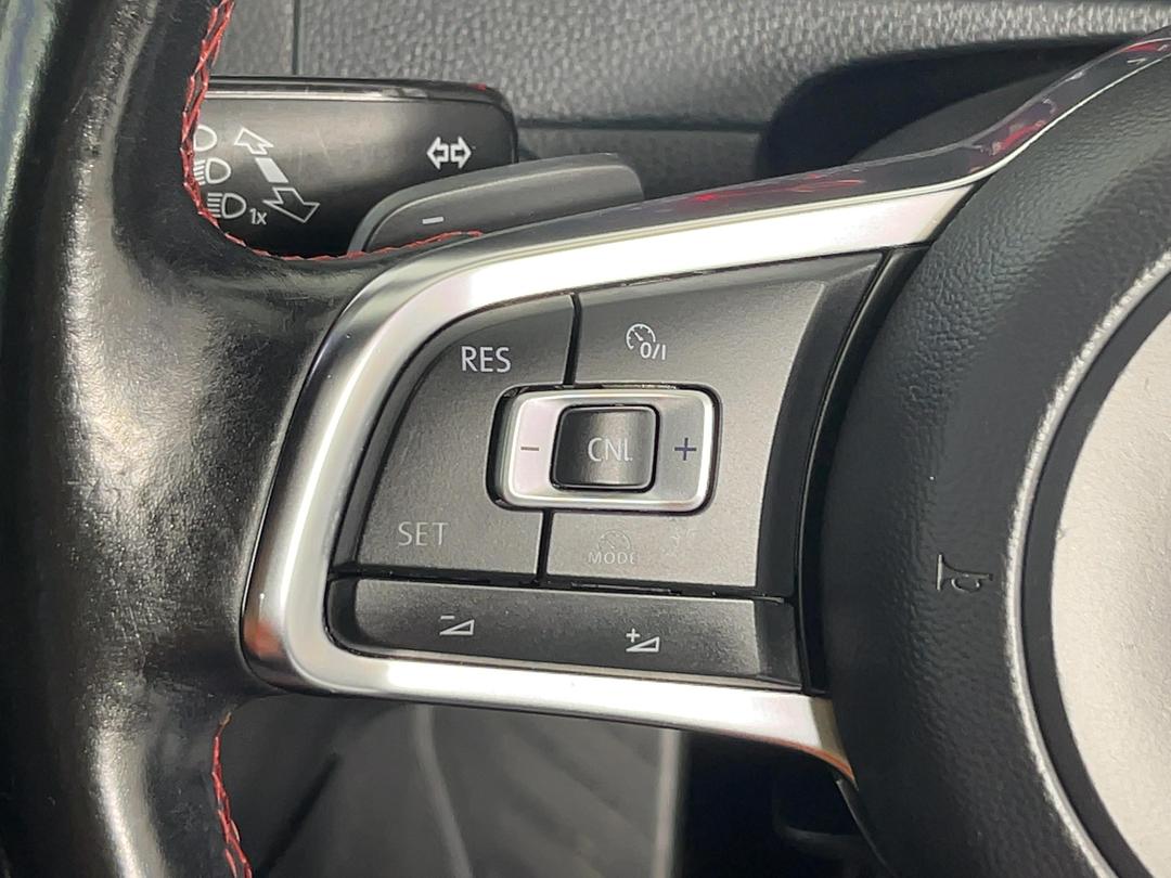 Photo '24' of Volkswagen Golf