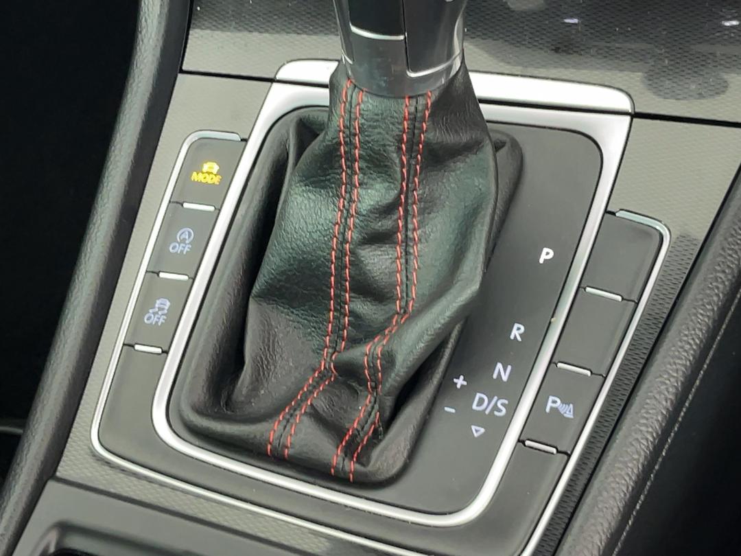 Photo '30' of Volkswagen Golf