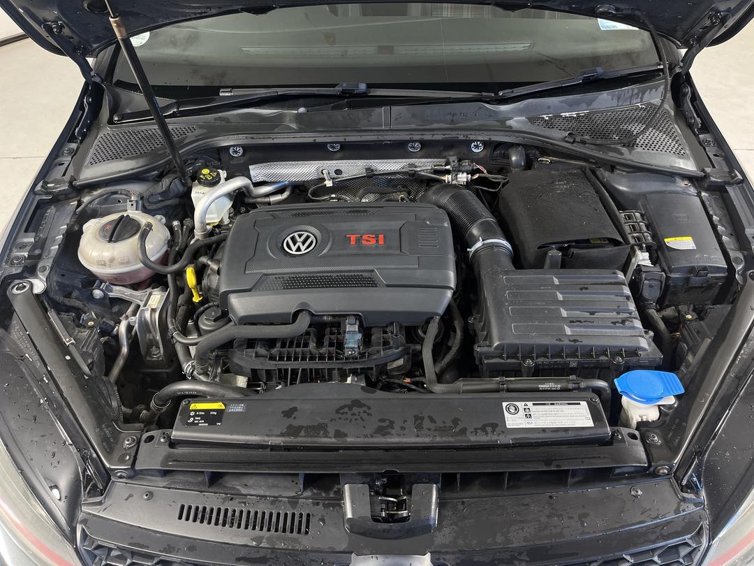 Photo '13' of Volkswagen Golf