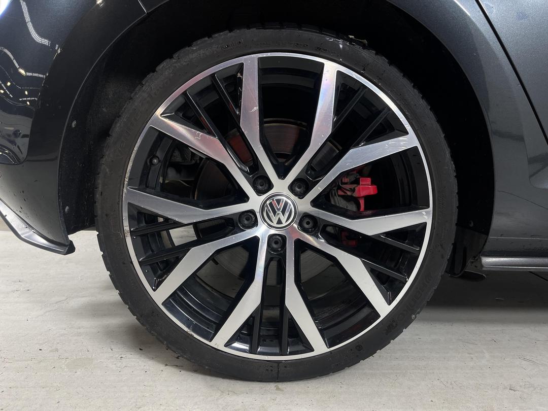 Photo '12' of Volkswagen Golf