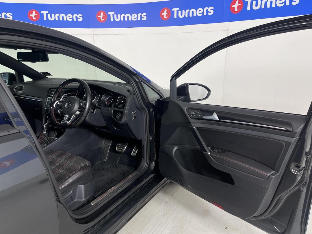 Photo '15' of Volkswagen Golf