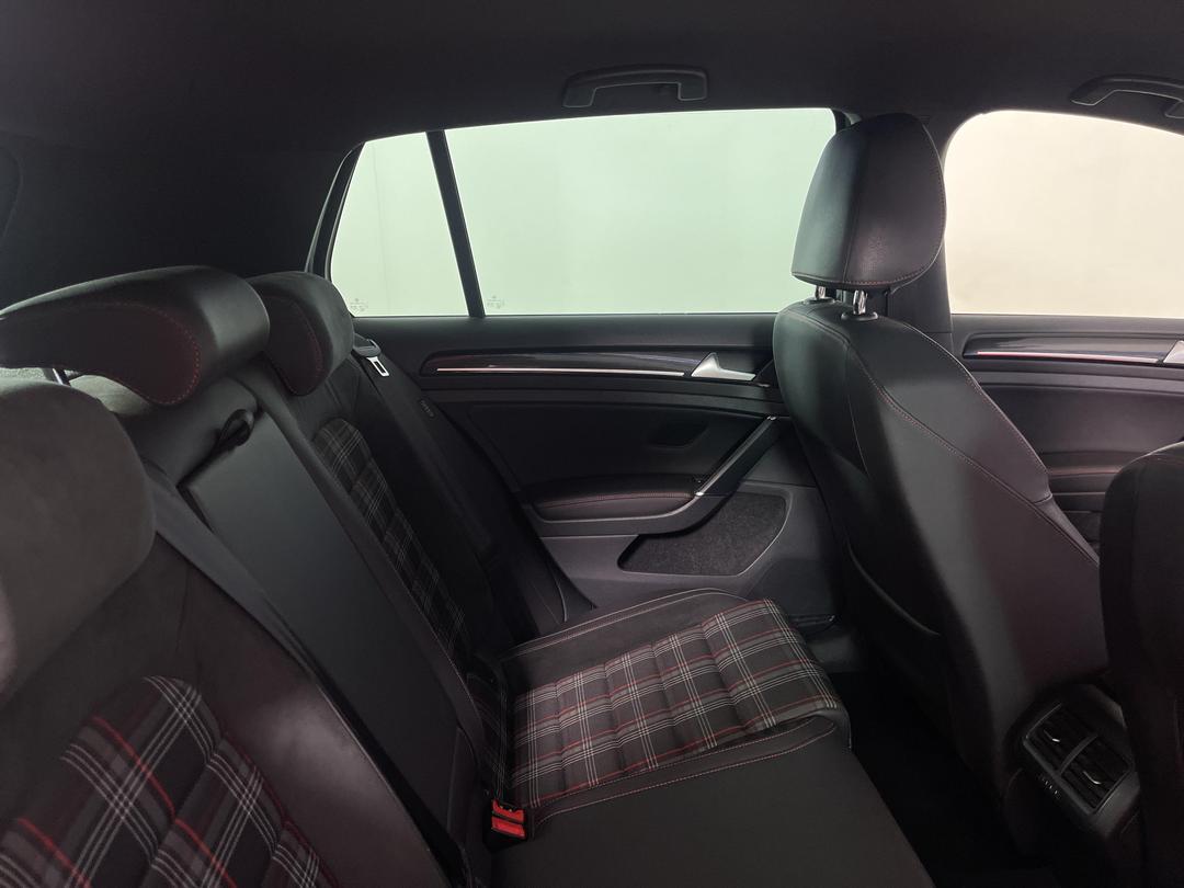 Photo '20' of Volkswagen Golf