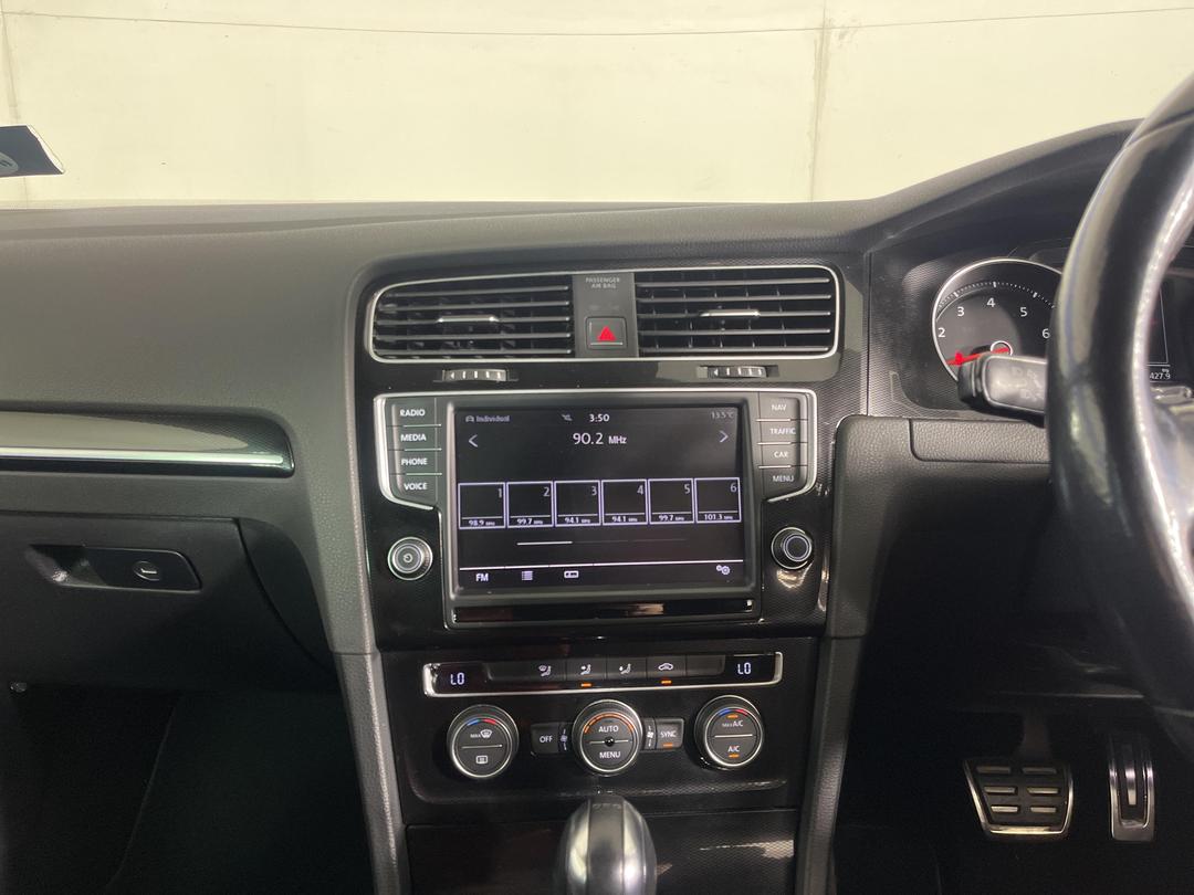 Photo '18' of Volkswagen Golf