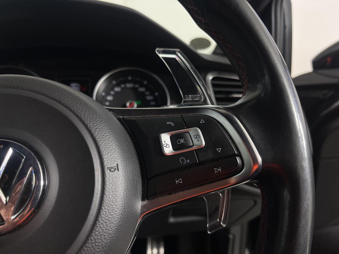 Photo '24' of Volkswagen Golf