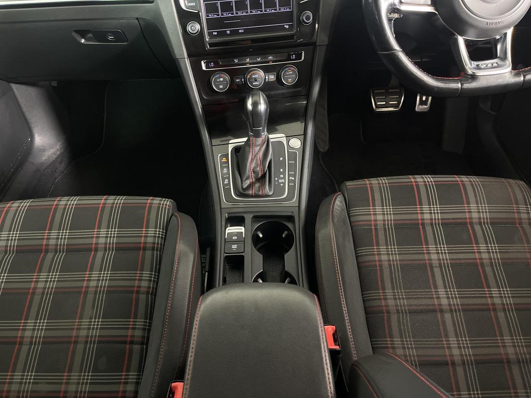 Photo '23' of Volkswagen Golf