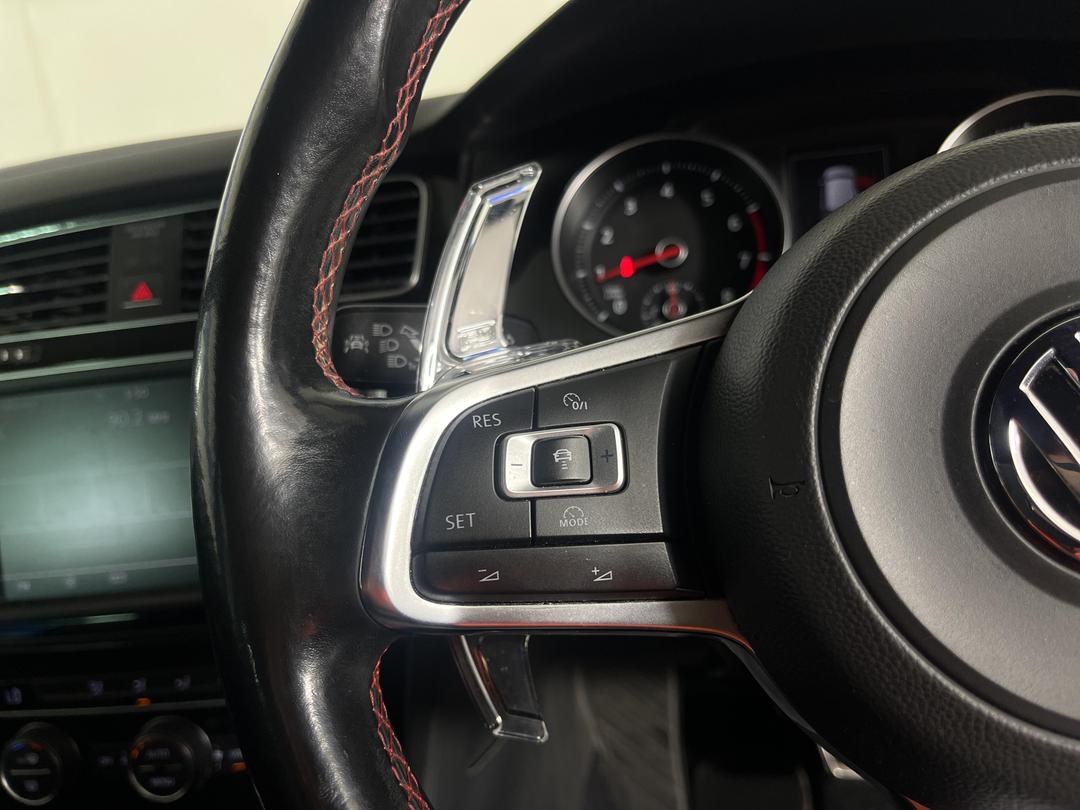 Photo '25' of Volkswagen Golf