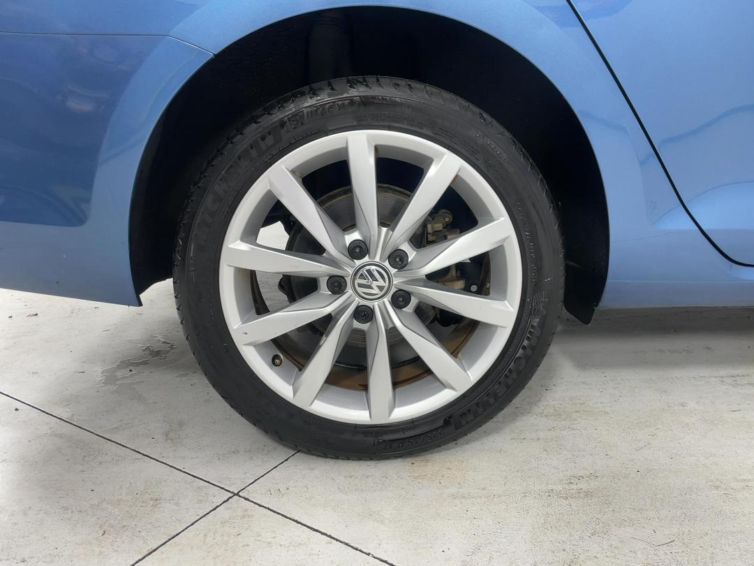 Photo '12' of Volkswagen Golf