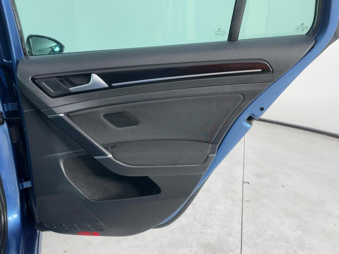 Photo '19' of Volkswagen Golf